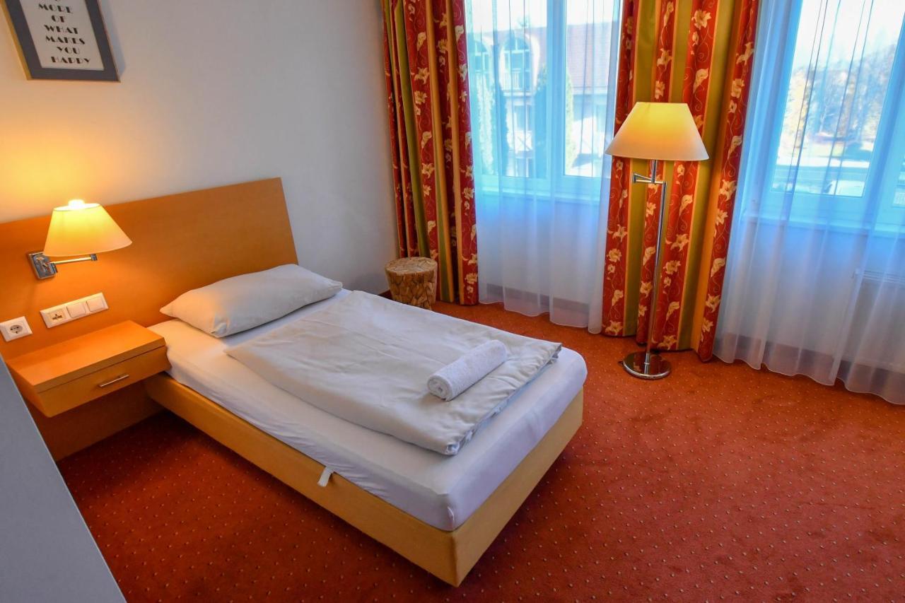 Motel55 - Nettes Hotel Mit Self Check-In In Villach, Warmbad Ngoại thất bức ảnh